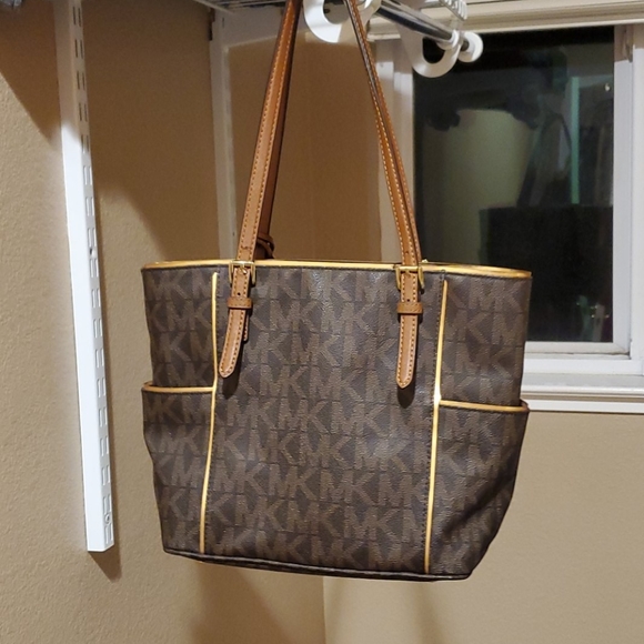 Michael Kors purse - Picture 2 of 8